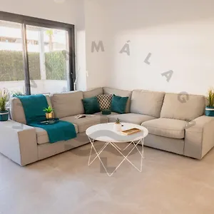 https://livinmlaga-los-lamos-suites.hotelsinnerja.org